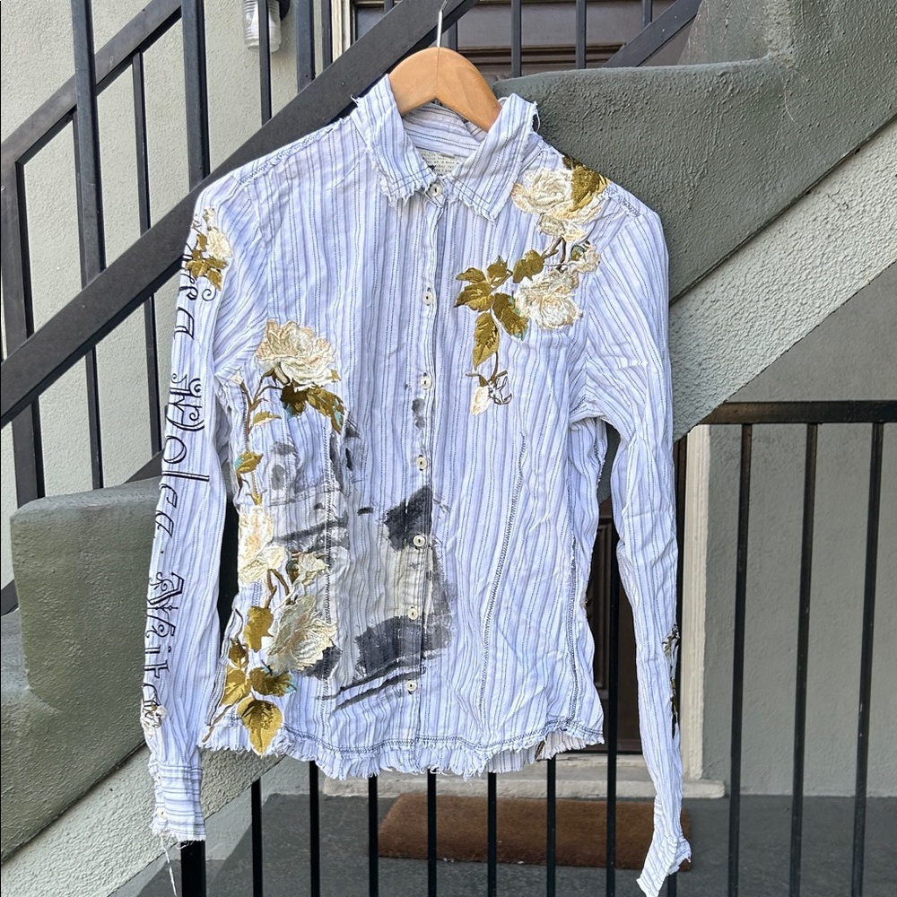 Johnny Was Workshop Embroidered La Dolce Vita Frayed Distressed Shirt Size Small